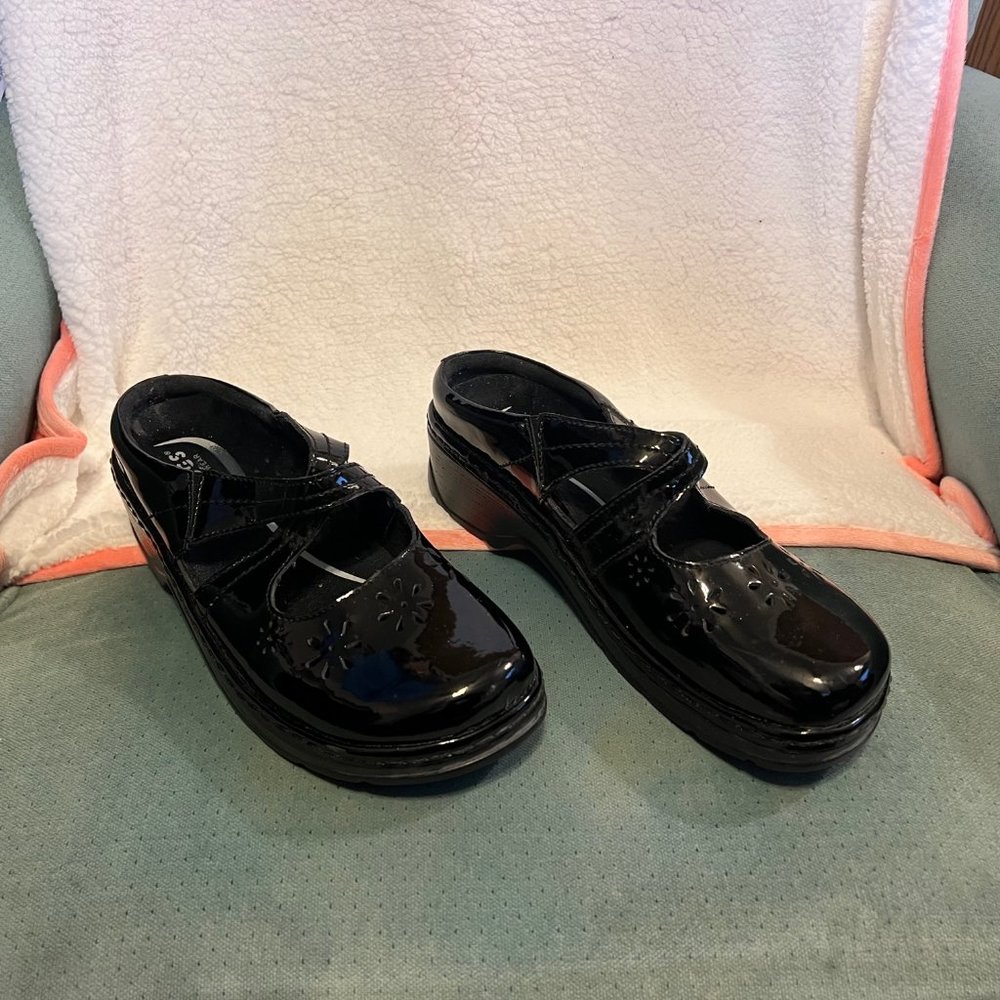 9 Wide Klogs Footwear Carolina Shoes